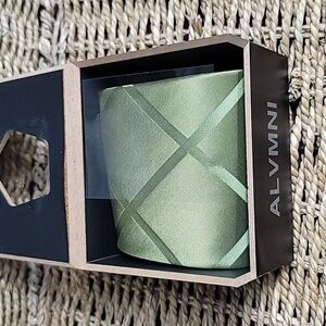 Geen tie new in wooden gift box